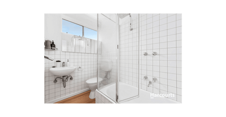 Spacious one bedroom flat in heart of St Kilda East - Photo 4