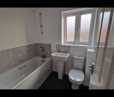4 Bed Semi-Detached House, Guardian Way, LU1 - Photo 3