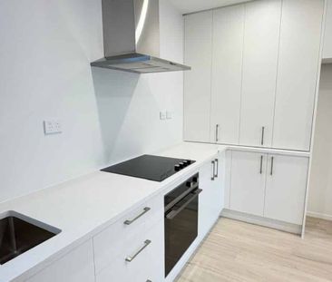 Exquisite Three-Bedroom Townhouse in Avondale - Photo 1