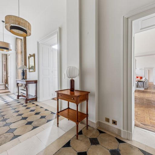 Location Appartement Paris 6 5 Pièces 242 m² - Photo 1