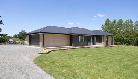 Home in Halcombe - Photo 2