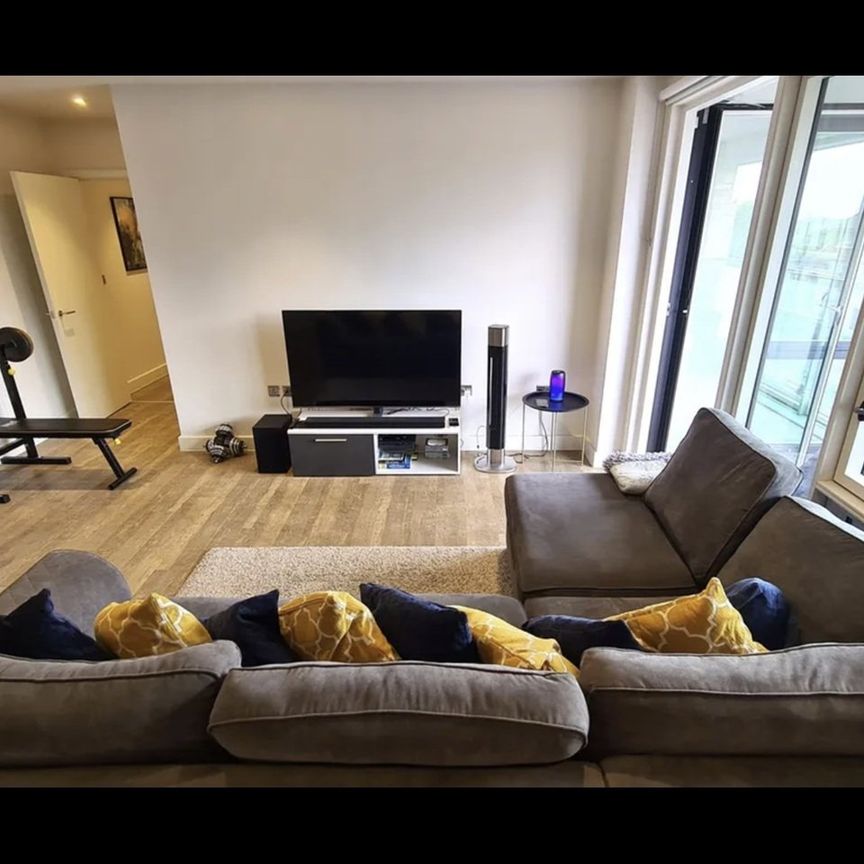 2 Bed Flat, Station Road, N11 - Photo 1