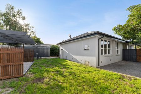 Beautifully Renovated Home with Exceptional Entertaining Spaces - Photo 3