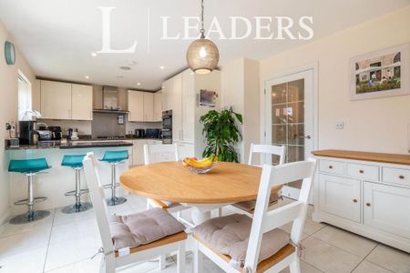 4 bedroom detached house to rent - Photo 5