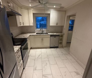 For Lease - 2052 Churchill Avenue, Burlington, Ontario - Photo 4