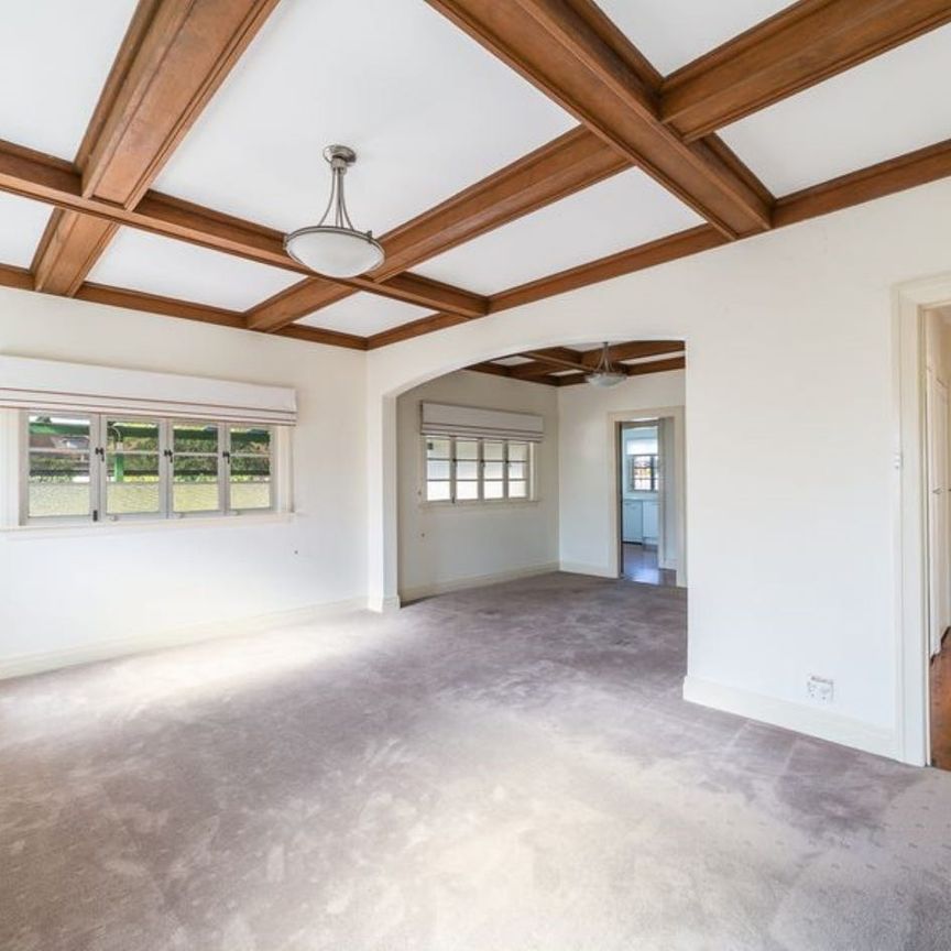 Charming Cottage in Sought-After Morningside Pocket! - Photo 1