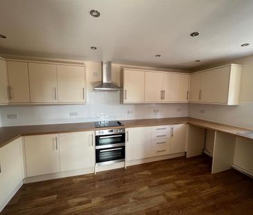 4 bedroom detached house to rent - Photo 5