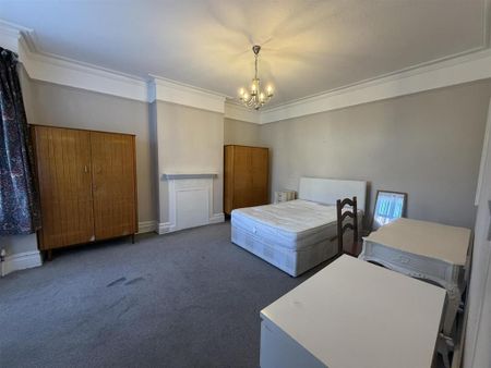 3 bedroom apartment to rent - Photo 2