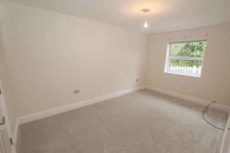 St Johns, Woking, GU21 - Photo 3