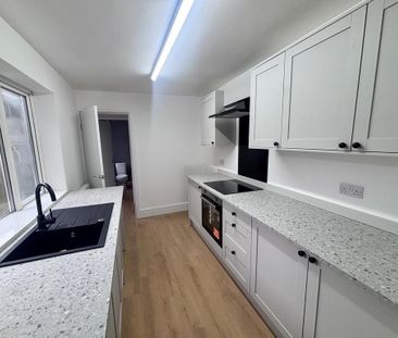 2 bedroom terraced house to rent - Photo 2