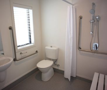 Fully furnished, self contained, studio room! - Photo 4