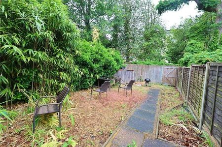 Greenheys Place, Woking, Surrey, GU22 - Photo 5