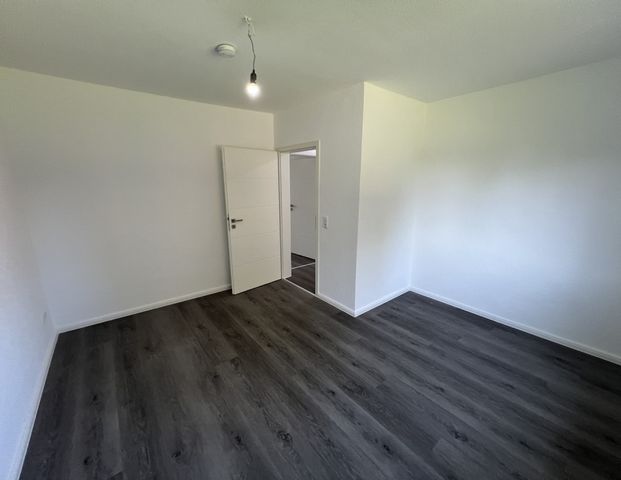 Erdgeschoss, 4 ZKB, 90 m2 WF, Vinyl, Walk-In-Dusche, Keller, Dachboden, Gartenanteil, uvm. - Photo 1