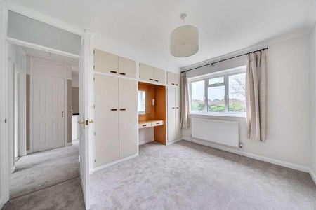 Nicholas Gardens, Pyrford, Surrey, GU22 - Photo 2