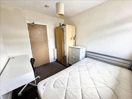 4 bedroom flat to rent - Photo 5