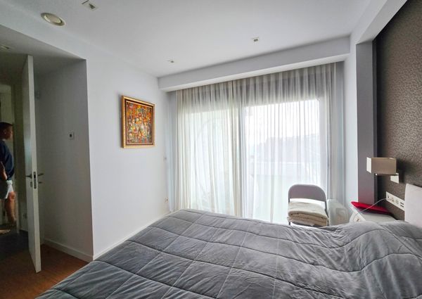 Modern and beautiful apartment for rent with stunning sea views.