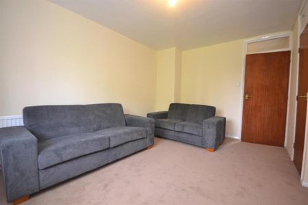 St Andrews Court, Muirfield Close, Reading, Berkshire - Photo 2