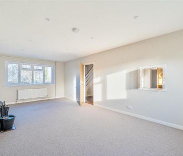 4 bedroom semi-detached house to rent - Photo 2