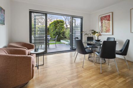 Tranquil Living In Harbourside Pocket One Street Back From The Water - Photo 5