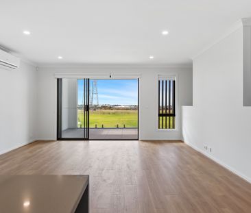 17 Sotterra Walk, Fraser Rise VIC 3336 - Photo 6