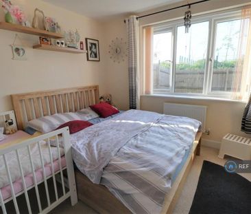 3 bedroom semi-detached house to rent - Photo 3