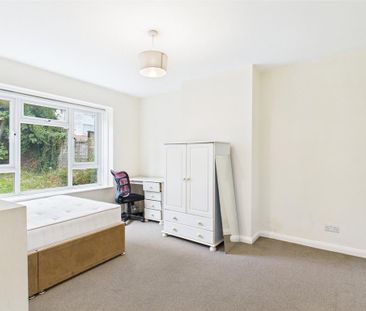 4 bedroom end of terrace house to rent - Photo 6