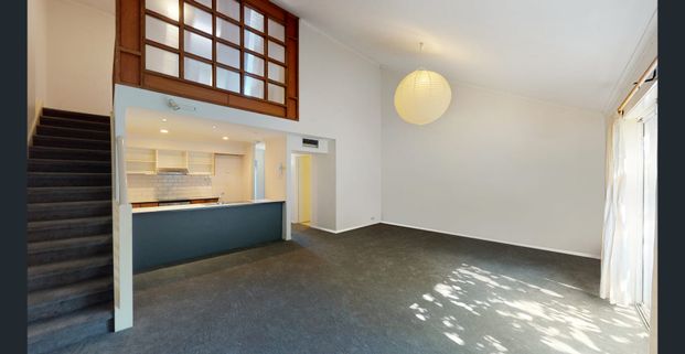 Spacious townhouse surrounded by greenery - Photo 1