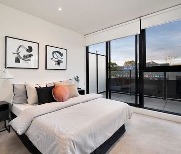 MODERN 2 BEDROOM APARTMENT IN CENTRAL CONVENIENT LOCATION - Photo 6