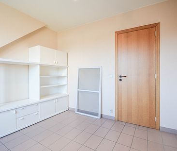 Goed onderhouden appartement met twee slaapkamers in centrum Izegem - Photo 2