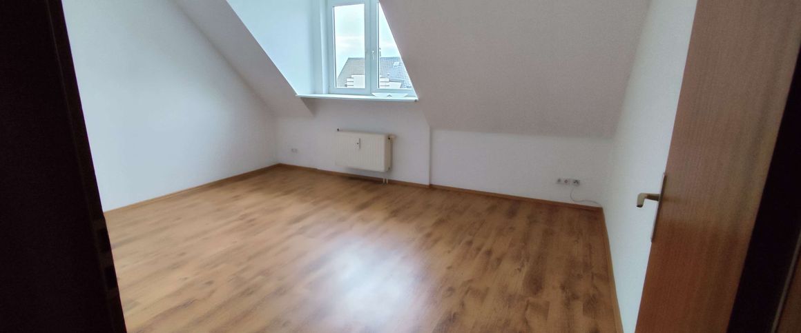 DG =2.OG ! gemütliche 3 Zimmer-Whg + EBK 25,- € moantl ! - Foto 1