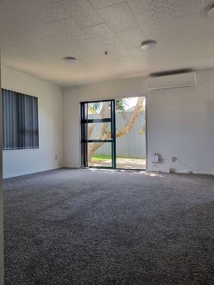 Charming Fully Fenced 3 bedroom home for rent! - Photo 1