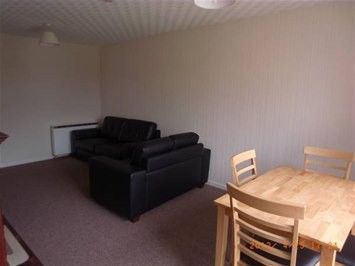 3 bedroom bungalow close to campus - Photo 1