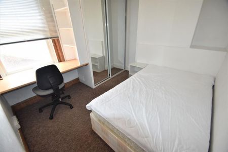 4 bedroom terraced house to rent - Photo 4