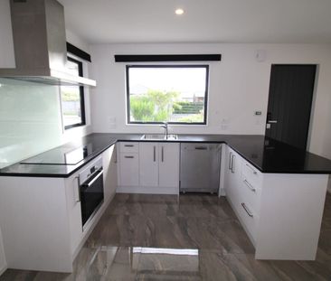 Lovely Three Bedroom Townhouse in Wigram - Photo 1