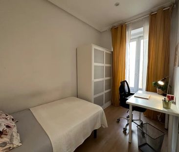 Calle de Bailén, Madrid, Community of Madrid 28005 - Photo 1