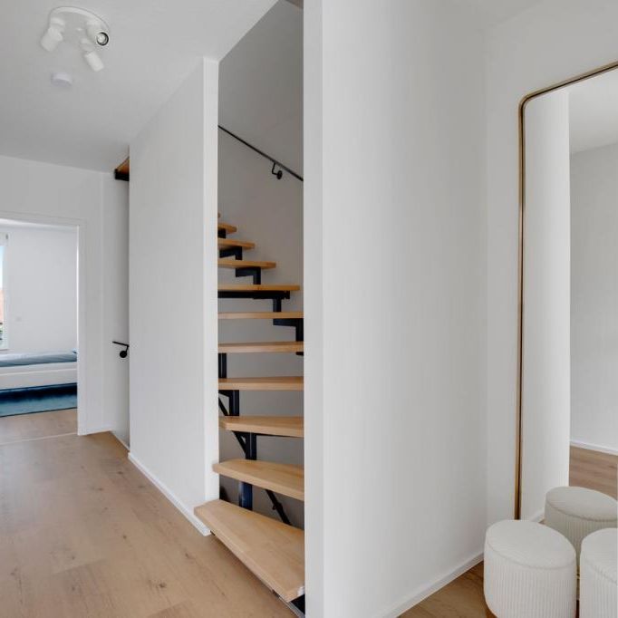 <h1 class="md:text-xl md:leading-6 mt-4 md:mt-10 lg:mb-6 mb-3 text-primary-500 font-semibold text-base leading-5"> Reihenhaus in Friedberg (Hessen) </h1> - Photo 1