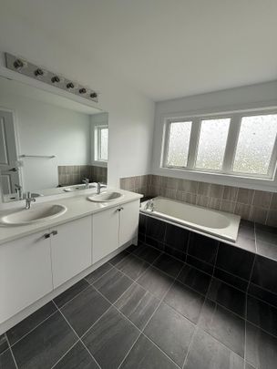 For Lease - 10 Blue Forest Crescent, Barrie, Ontario - Photo 1