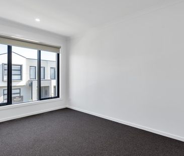 BRAND NEW TARNEIT TOWNHOUSE - Photo 1