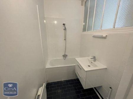 Location Appartement 2 pièces 41m² PARIS 18ème - Photo 5