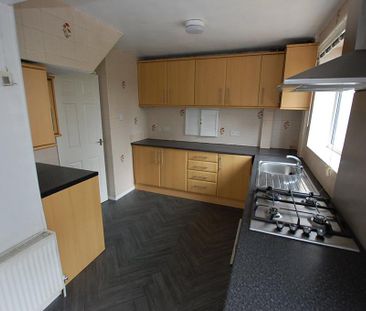 3 bedroom semi-detached house to rent - Photo 6