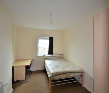 3 bedroom flat to rent - Photo 4