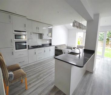 3 Bedroom Semi Detached To Let - Photo 6