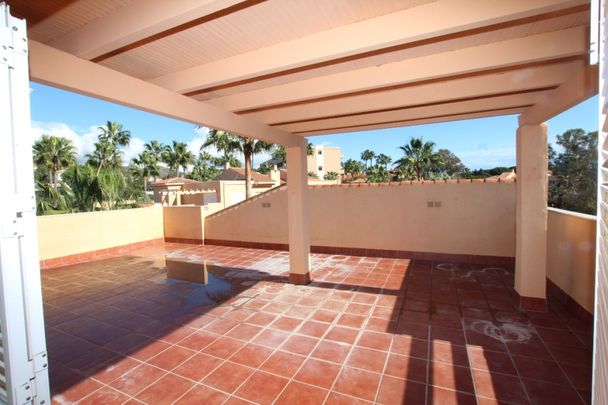 Long term rent, 1 bed penthouse in Carib Playa, Marbella, 2 baths, office, parking, communal pool - Photo 1