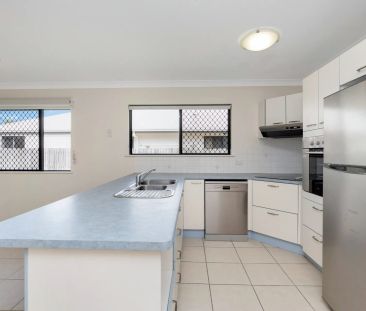 Spacious & Stylish Home with Side Access – Ideal for Entertaining - Photo 5