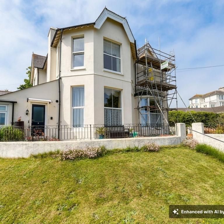 2 bedroom ground floor flat to rent - Photo 1