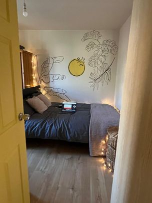 Room in a Shared Flat, Ethel Rankin Court, SW6 - Photo 1