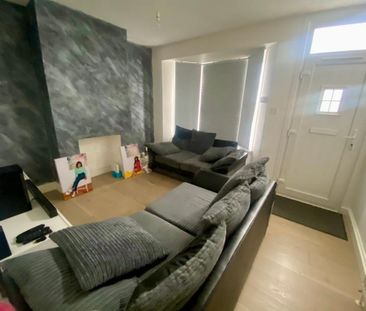 3 bedroom end of terrace house to rent - Photo 1