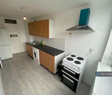 3 bedroom flat to rent - Photo 1