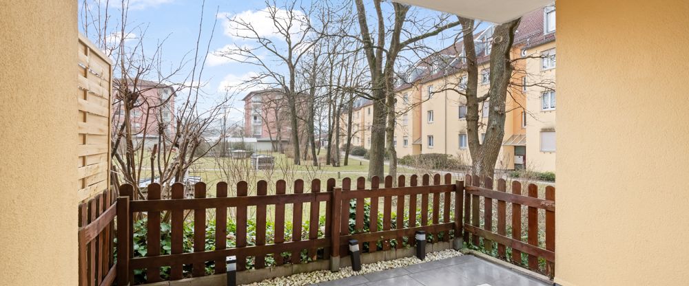 Wohnen mit Komfort! Großzügige 3-Zimmer-Wohnung im Hochparterre mit Einbauküche und sonniger Terrasse in Neumarkt - Photo 1
