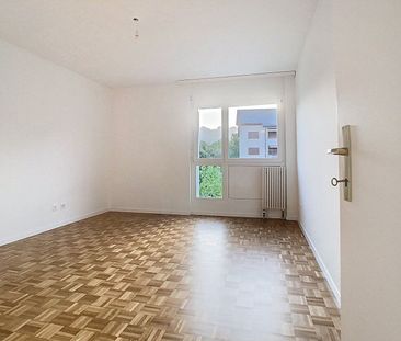 SUPERBE APPARTEMENT 3.5 PCES ENTIEREMENT RENOVE DE 100M2 - Foto 3